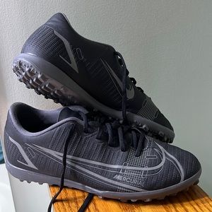 Nike Black indoor Soccer shoes. Mercurial. Size Men’s 6/women’s 8. Like new!